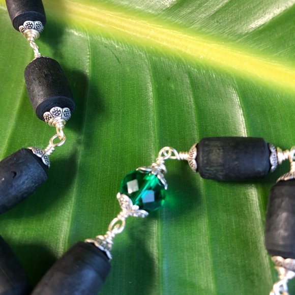 34 1/2 black Tulasi Tulsi with green crystal glass beads - Picture 3 of 5